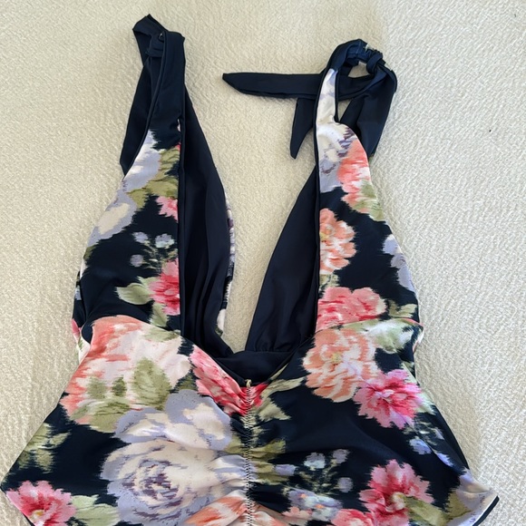 Maaji Women's Standard Plunge reversible swimsuit, Medium, $178 - Picture 9 of 13